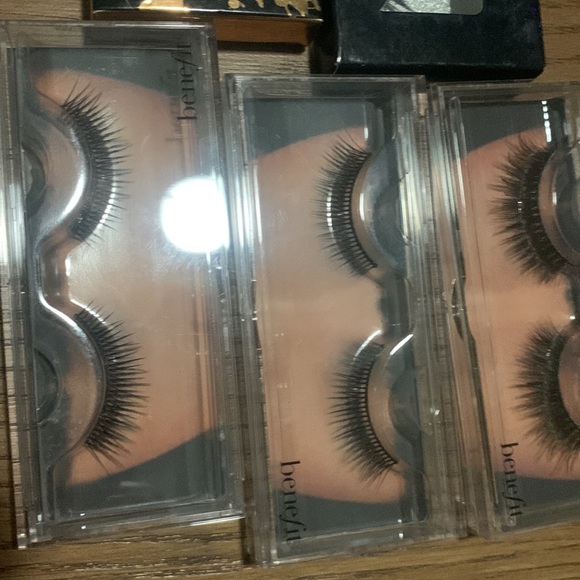 Eye lashes - Picture 2 of 3